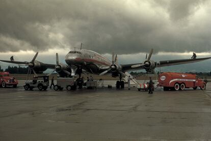 Un avión modelo Super Constellation.