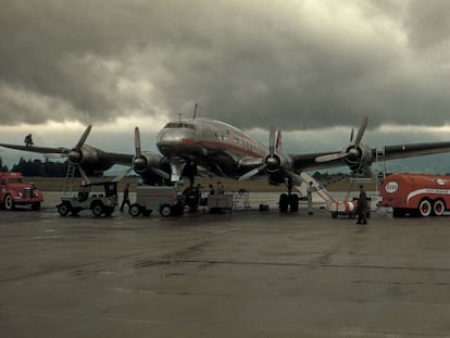 Un avión modelo Super Constellation.