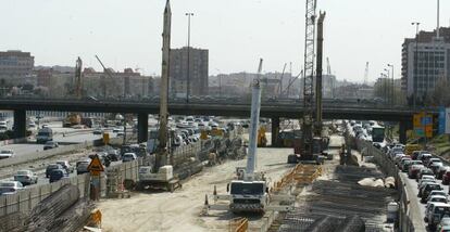 Obras en una vía pública de Madrid