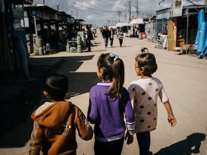 Niñas sirias en el campo de refugiados de Kawergosk, tras asistir a clase, en una imagen de archivo.