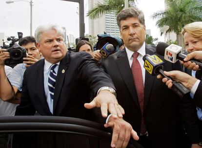 El empresario Guido Alejandro Antonini, a la derecha, a su llegada al tribunal de Miami.