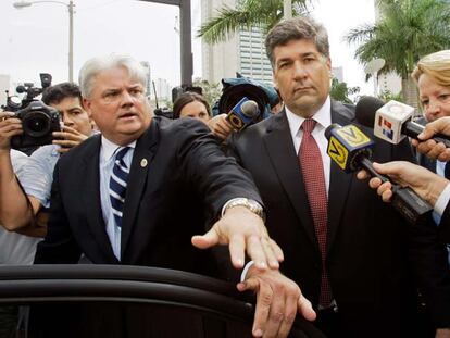 El empresario Guido Alejandro Antonini, a la derecha, a su llegada al tribunal de Miami.