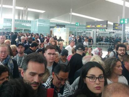 Cues a l'aeroport de Barcelona.