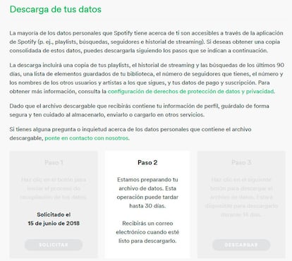 Dentro de este apartado, debemos deslizar la pantalla hacia abajo, hasta encontrar el apartado de "Descarga de tus datos". Será aquí donde podremos pedir esta información, en el botón del primer paso, que podemos ver en la parte inferior izquierda de la pantalla. Una vez realizada la petición, se quedará unos días en el paso 2, pudiendo tardar hasta 30 días.