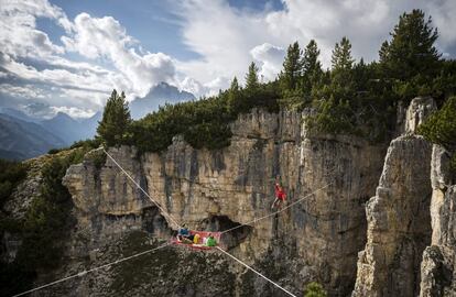 El slackline se comenzó a practicar en California en los años 80. Luego ha evolucionado y se ha expandido por todo el mundo. Durante el festival celebrado en Italia se pudo disfrutar de las vistas y las proezas de varios de los participantes.