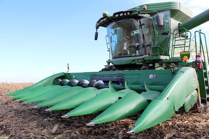 Un agricultor cosechaba maíz en un campo de Iowa, en octubre de 2019.