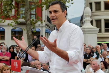 Socialist leader Pedro Sánchez at a party rally in Bilbao.