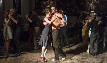 Milonga en el salón Canning.