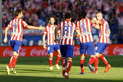 Los jugadores del Atlético celebran el 1 a 1