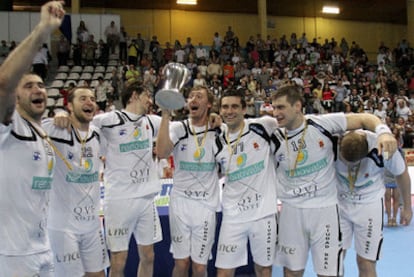 Los jugadores del Ciudad Real celebran el título conquistado ante el Valladolid.