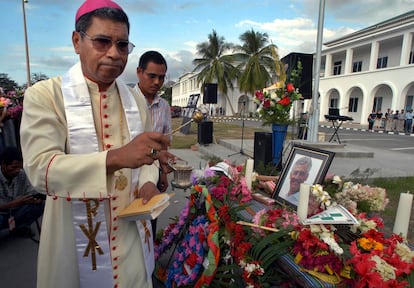 Carlos Belo acusado abusos