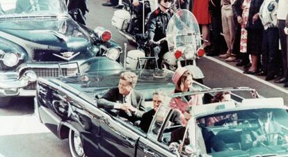 John F. Kennedy y Jacqueline Kennedy, en Dallas en 1963, momentos antes de que el presidente fuese asesinado.