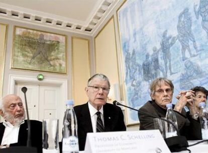 Thomas C. Schelling, profesor de la universidad de Maryland, en la rueda de prensa ofrecida en Copenhague