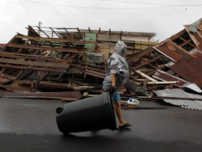 La isla permanece prácticamente incomunicada un día después del paso del ciclón