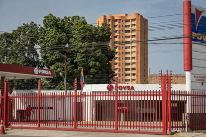 Estación de servicio de combustible cerrada en Maracaibo (Venezuela).