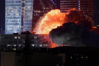 Un misil de Irán impactaba este viernes en Tel Aviv.