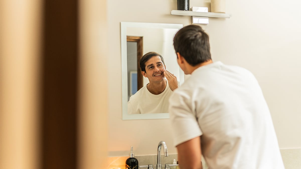 La crema hidratante para hombres antiarrugas y con ácido hialurónico mejor valorada de Amazon