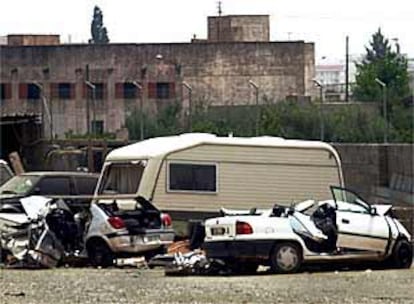 Restos de los dos vehículos tras el choque frontal en Onda (Castellón).