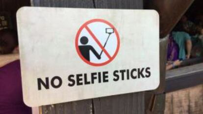 Cartel de prohibición del palo de selfie