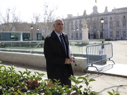 El comisario Enrique Barón, hoy, a la salida de la Audiencia Nacional.