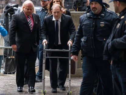 El productor Harvey Weinstein al llegar la corte penal en Manhattan