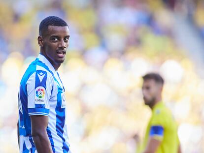 Alexander Isak durante el partido contra el Cádiz.