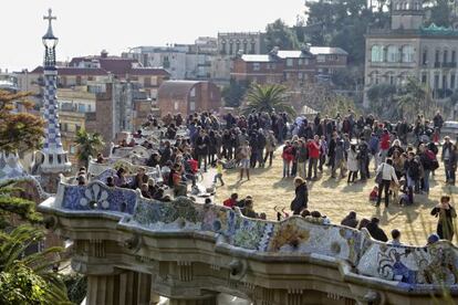 El enorme banco sobre la sal hipóstila del Parc Güell.