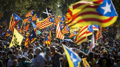 Miles de personas se manifiestaron ayer en Barcelona con motivo de la Diada.