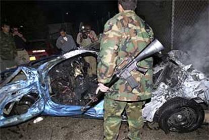 Imagen del coche en el que ha muerto tiroteado el hermano de un dirigente de las Brigadas de Al Aqsa.