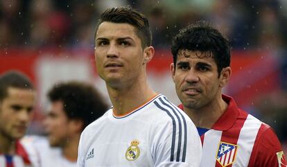 Cristiano y Diego Costa, durante el Atlético-Real Madrid (2-2) de la vigésima sexta jornada de Liga de la temporada 2013-2014.