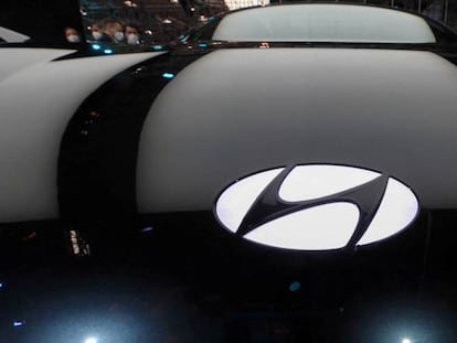 Logo de la marca Hyundai en el concept car Ioniq 6 en el salón del automóvil de Munich.