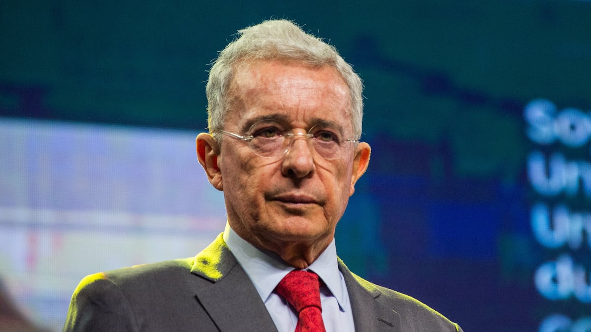 Álvaro Uribe absuelto: un giro inesperado en la política colombiana