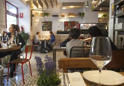 Comedor de la Taberna Pedraza,en Madrid.