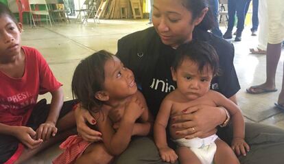 Pressia Arifin-Cabo, en una visita a una casa de acogida en el estado de Chiapas, Mexico, después del terremoto de 2017.