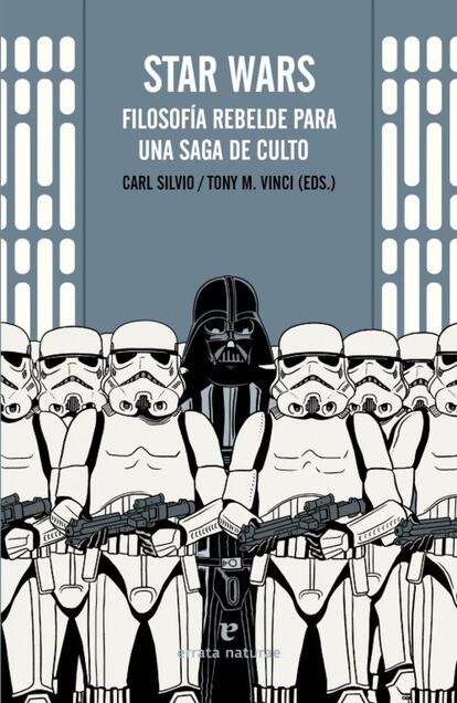 Esta colección de ensayos sobre la saga intergaláctica surge a la luz de los estudios culturales, siempre tan precisos para analizar las continuidades y rupturas que los productos de la cultura pop plantean en relación con la época en la que aparecen. Si nunca nos habíamos planteado cuán cerca (o lejos) se sitúa Star Wars de las principales religiones, o si su mensaje es o no anticapitalista, en estos ensayos nos invitan a hacerlo. Traducción: Miguel Ros.