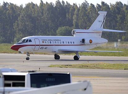 El avión Falcon en el que viaja el presidente del Gobierno aterriza el jueves en Asturias.