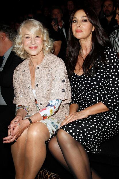 Helen Mirren y Monica Bellucci, dos señoras estupendas en el front row de Dolce & Gabbana.