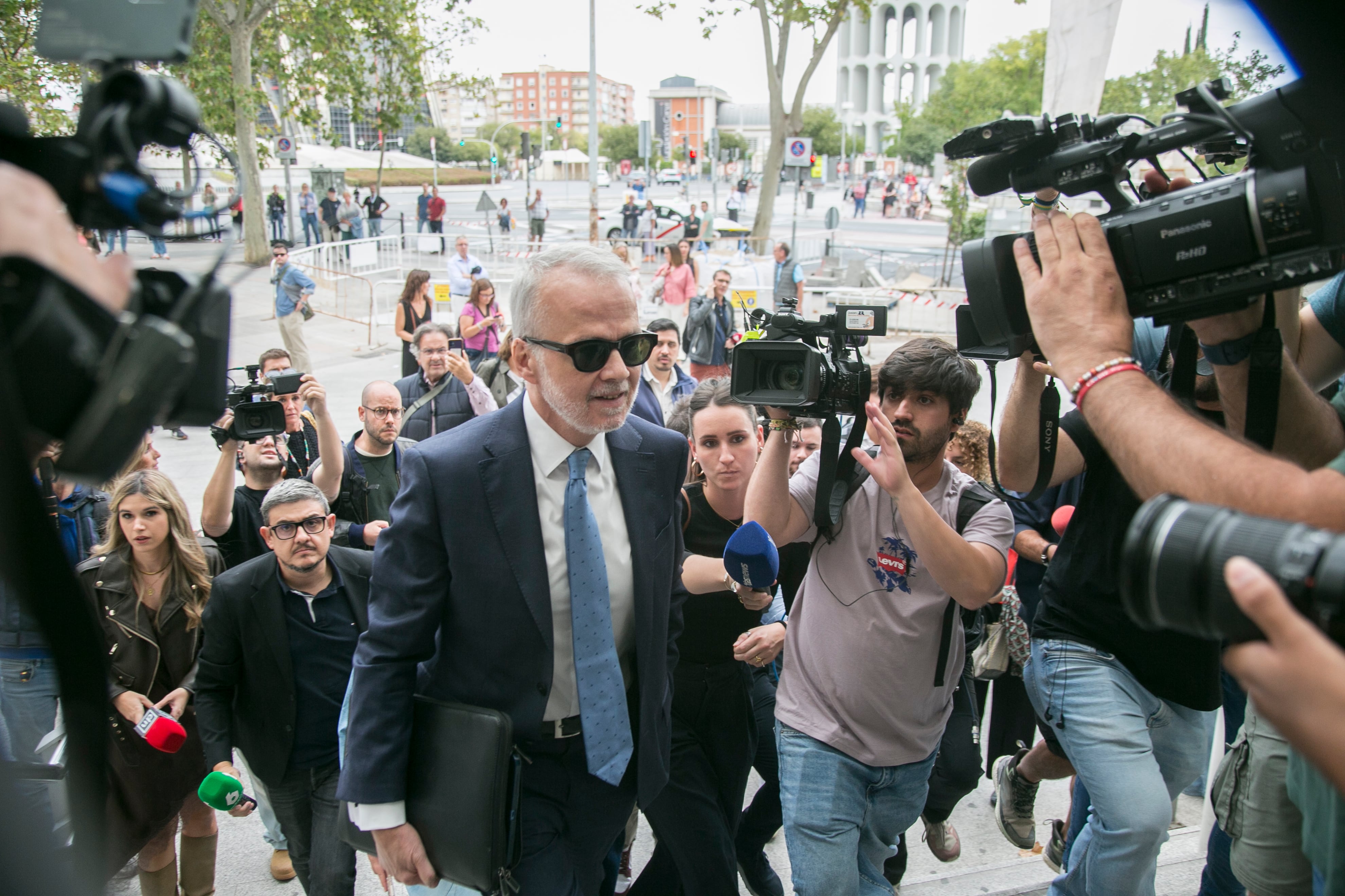 Antonio Camacho, abogado de Begoña Sánchez, este sábado en Plaza Castilla.