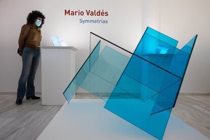 Detalle de una de las obras de Mario Valdés en Museo Municipal de Arte en Vidrio de Alcorcón.