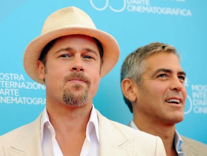 Brad Pitt y George Clooney, retratados en el festival de Venecia.