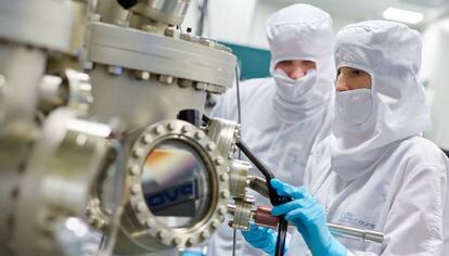 Investigadores del centro vasco Nanogune trabajan en el desarrollo de la nueva tecnología MESO para los microprocesadores de Intel.