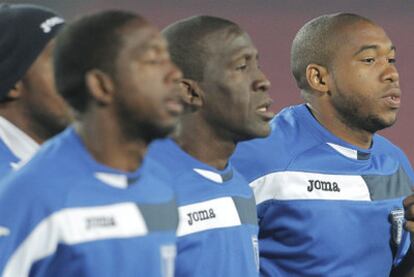 Johnny Palacios, Edgar Álvarez y Wilson Palacios, ayer durante el entrenamiento hondureño.