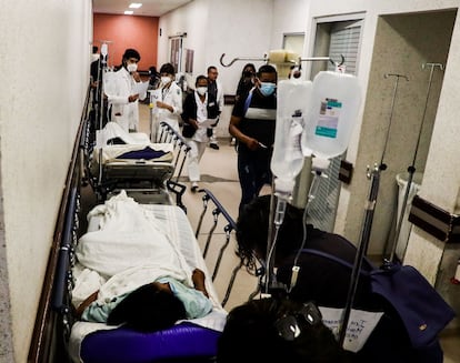 Trabajadores y pacientes del Hospital Civil Doctor Aurelio Valdivieso de Oaxaca, en septiembre.