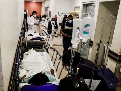Trabajadores y pacientes del Hospital Civil Doctor Aurelio Valdivieso de Oaxaca, en septiembre.