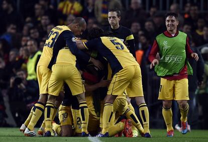 Los jugadores del Atletico celebran el 0 a 1