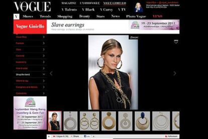 Imagen de los pendientes en la web de <i>Vogue </i>Italia.