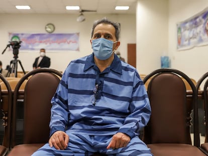 Jamshid Sharmahd, ciudadano iraní-alemán, durante una vista de su juicio en el Tribunal Revolucionario, en Teherán (Irán) el 6 de febrero de 2022.