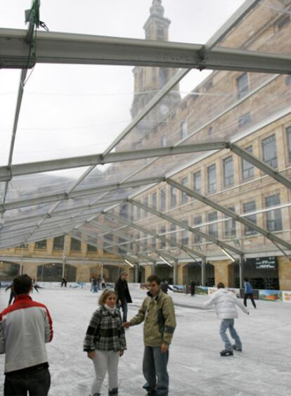 Este año, la pista de patinaje de la Laboral está en el patio Dórico del monumental