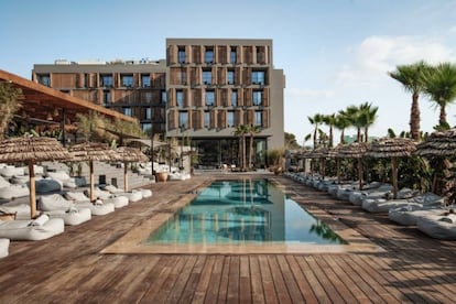 Nuevo hotel OKU Ibiza, con la piscina más grande de la isla.