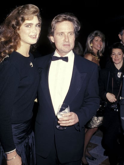 Brooke Shields y Michael Douglas en 1987.